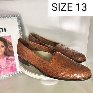 TROTTERS Liz Size 13 Cognac Brown Woven Basket Almond Toe Slip On Flat Loafers